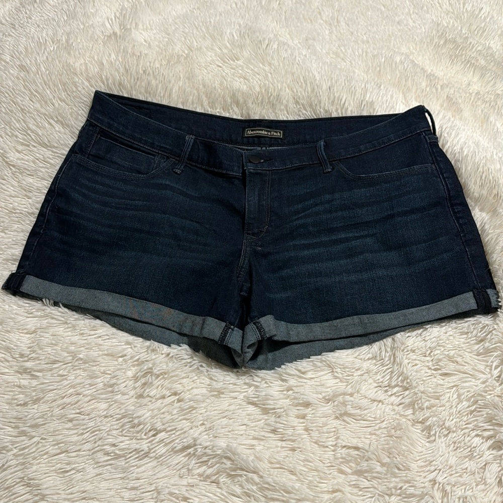 Abercrombie & Fitch cuffed jean denim shorts Size 32